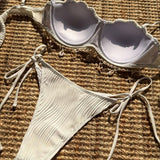 Trdni školjkasti petalni strukturirani bikini set