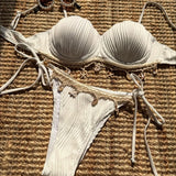 Trdni školjkasti petalni strukturirani bikini set