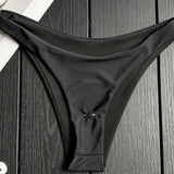 Bikini set z metalno zaponko v enotni barvi